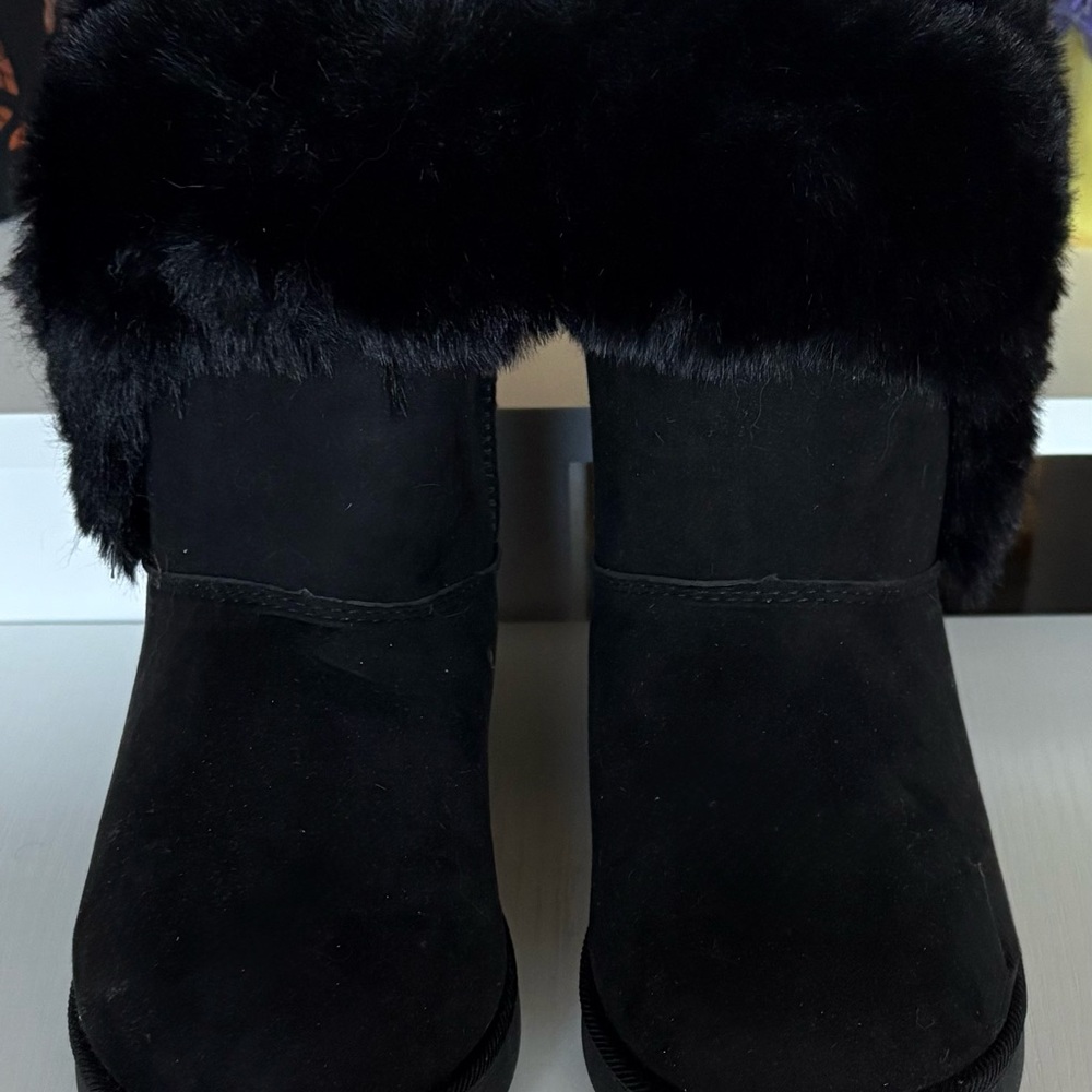 NEW Juicy Couture Black Fur-Lined Boots w/ Crystal Bow Sz 6 - Picture 2 of 4